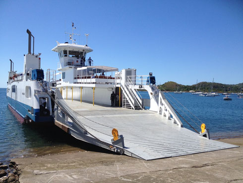La barge de Mayotte reliant toutes les 30 minutes<br>Mamoudzou (Grande Terre) à Dzaoudzi (Petite Terre)